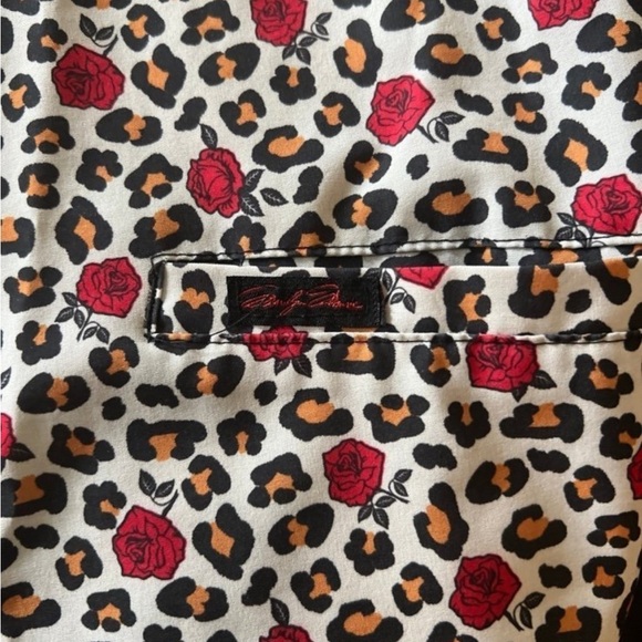 Small scrub to cheetah and rose print - Picture 3 of 5